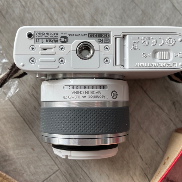 SOLD. Nikon 1 J3 camera - Picture 4 of 5